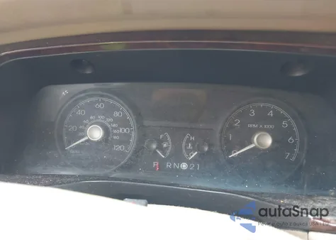 2010 Lincoln Town Car Signature Limited z USA, uszkodzony, nr VIN 2LNBL8CV5AX613980